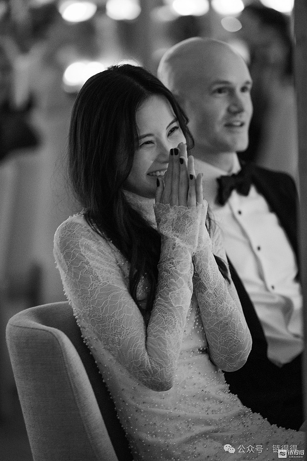 �A��Ů�������� Coinbase�x�ϰ�����ɞ���&nbsp;�DƬ